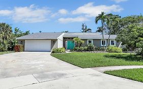 5 Beds 3 Bdr 2 Bath Heated Pool, Grill, Patio